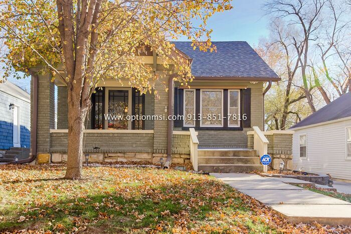 Primary Photo - Charming, impeccably clean and maintained ...