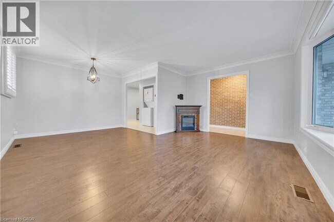 Building Photo - 88 Glen Lake Crescent