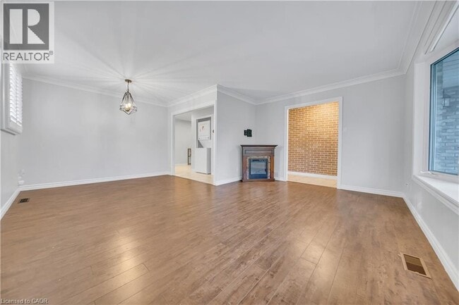 Photo du bâtiment - 88 Glen Lake Crescent