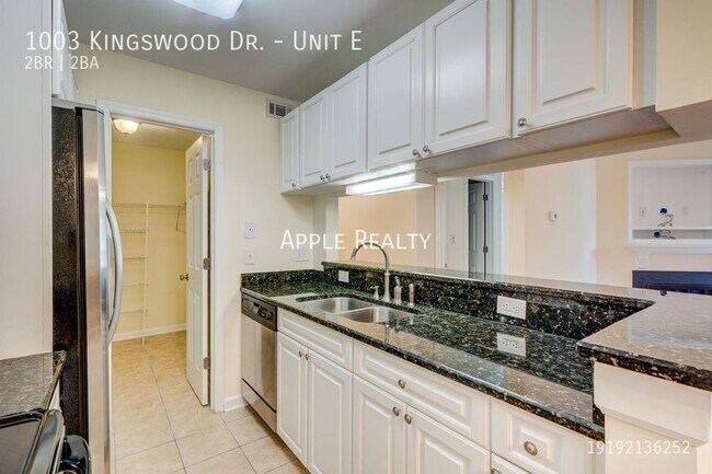 Foto del edificio - 1003 Kingswood Dr