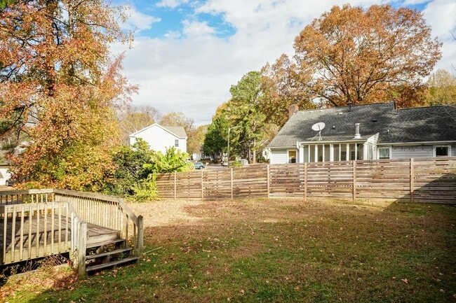 Building Photo - Three Bedroom Home!