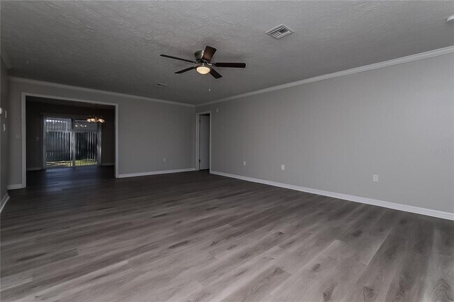 Foto del edificio - 7900 Lightfoot Dr