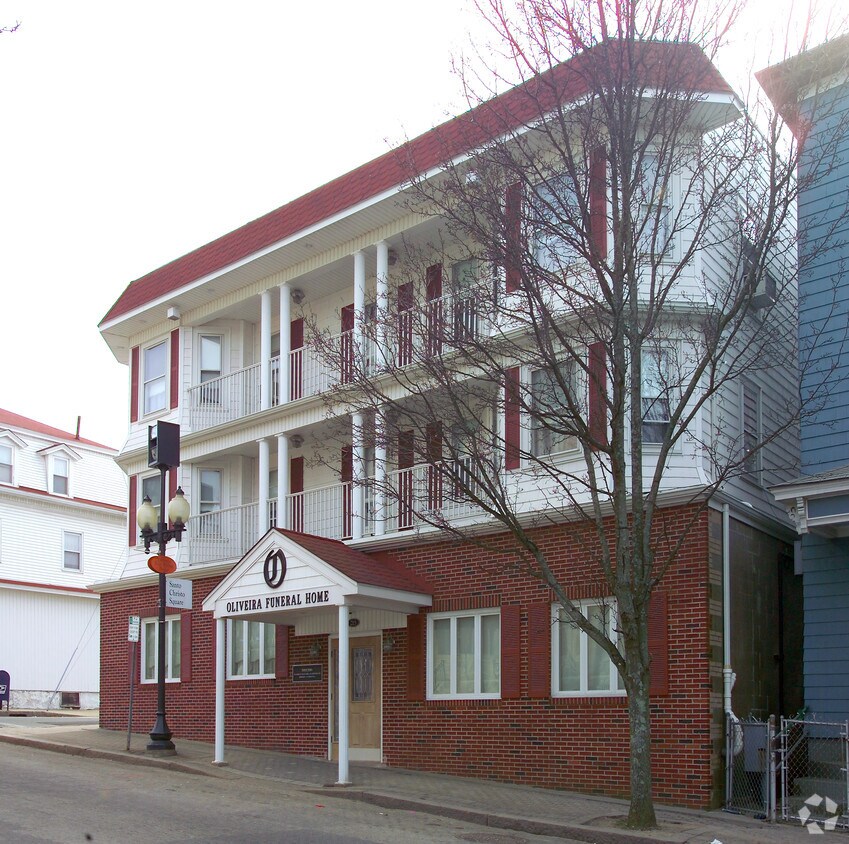 Building Photo - 215 Columbia St
