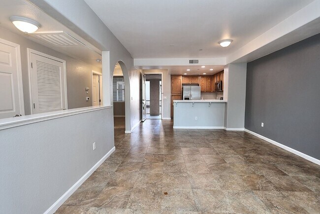 Foto del edificio - Beautiful Condo in Gated Community for Rent!