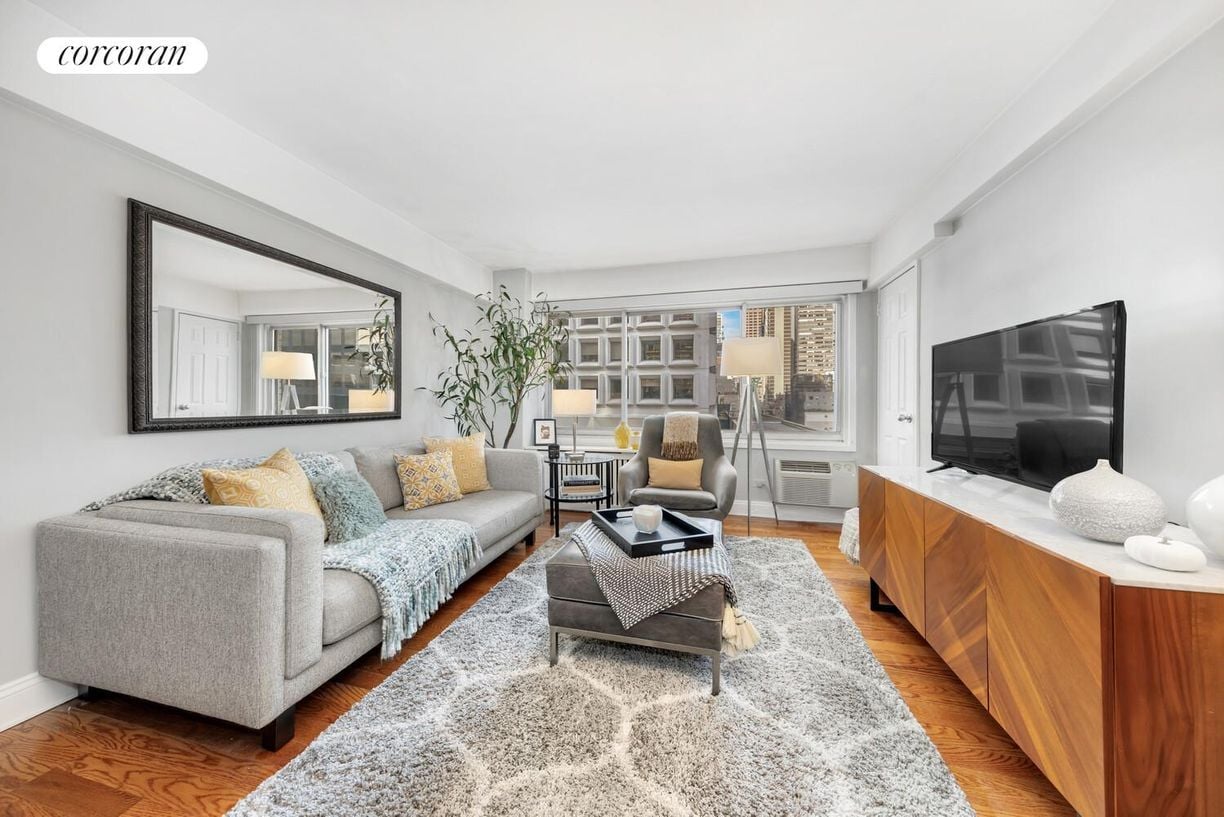 Foto principal - 240 E 55th St