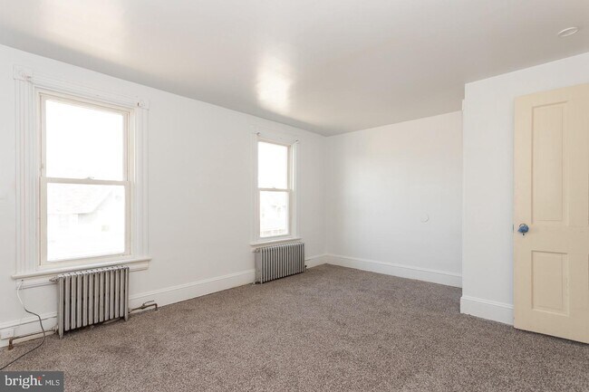 Building Photo - 624 Olive St