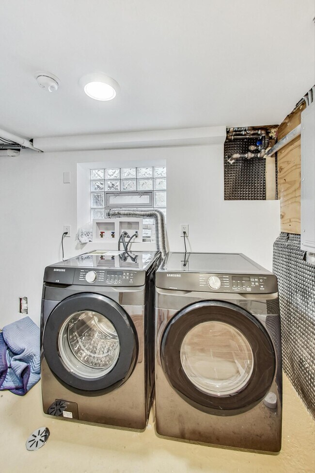 Foto del edificio - 2438 W Winona St