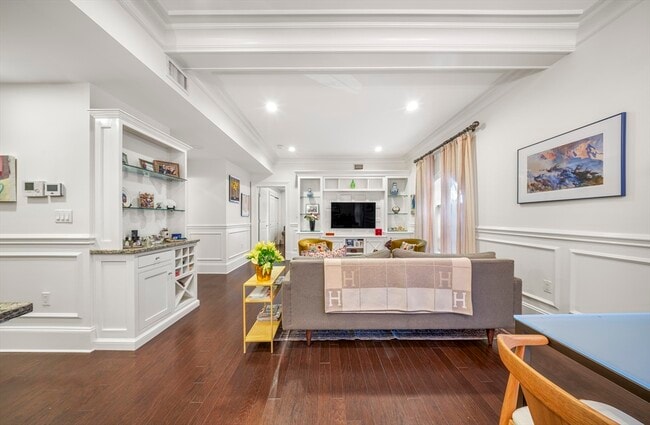 Building Photo - 616 E 4th St