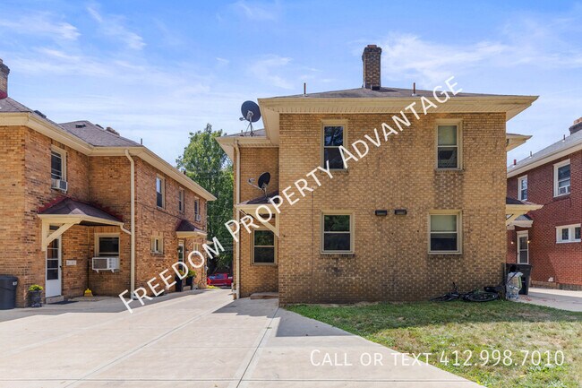 Building Photo - 763 Shady Dr E