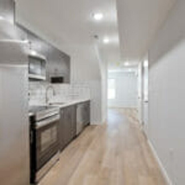Building Photo - 645 Brooklyn St