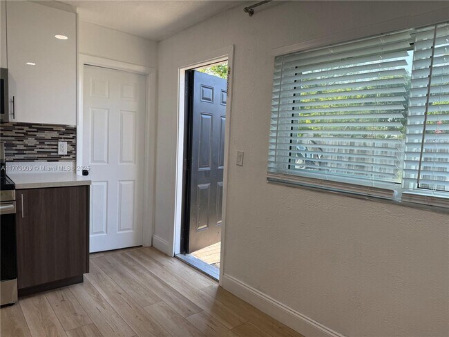Foto del edificio - 1040 SW 30th Ave