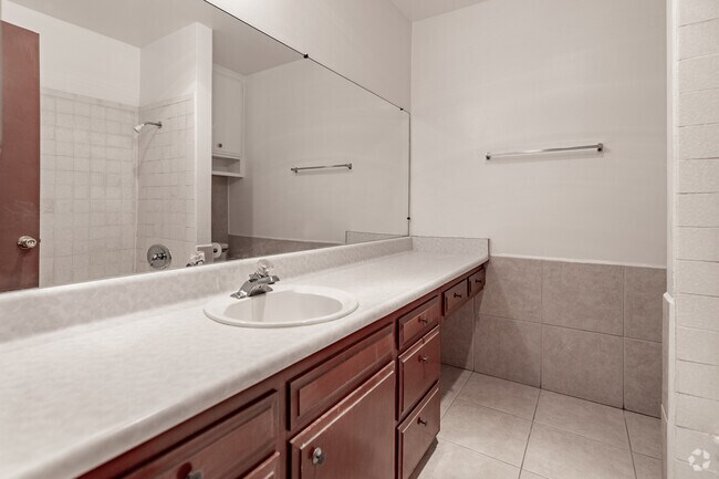 2 habitaciones, 2 baños - 950 pies cuadrados - Baño - Dale Terrace