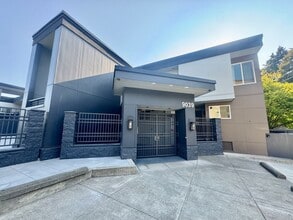 Building Photo - 9039 NE Juanita Dr