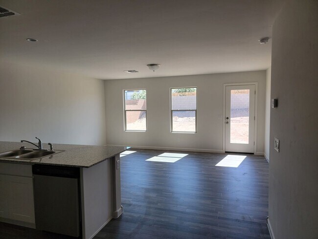 Foto del edificio - 4 Bedroom House in Bullhead City