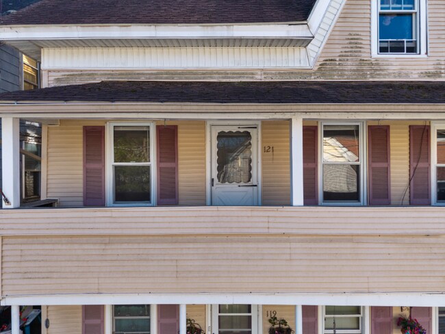 Building Photo - 121-121 High St