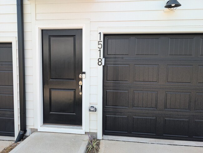 Foto del edificio - 1518 Tamarisk Ln