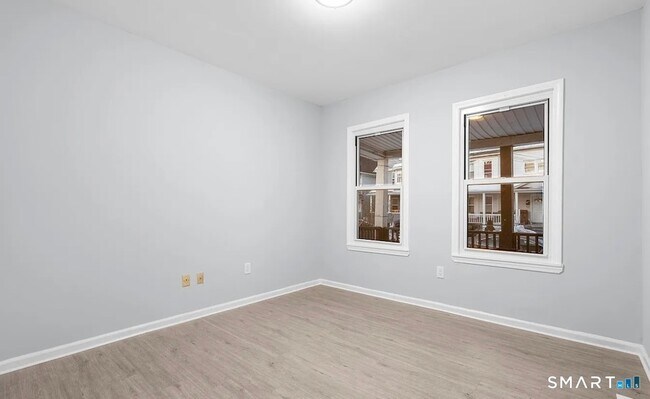 Building Photo - 301 Poplar St