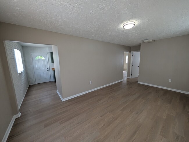 Building Photo - 3606 E Comanche Ave