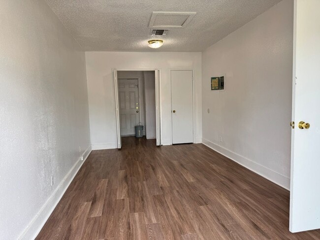 Building Photo - 132 Meadow Way