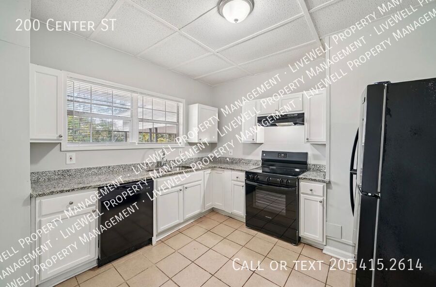 Building Photo - 200 Center St