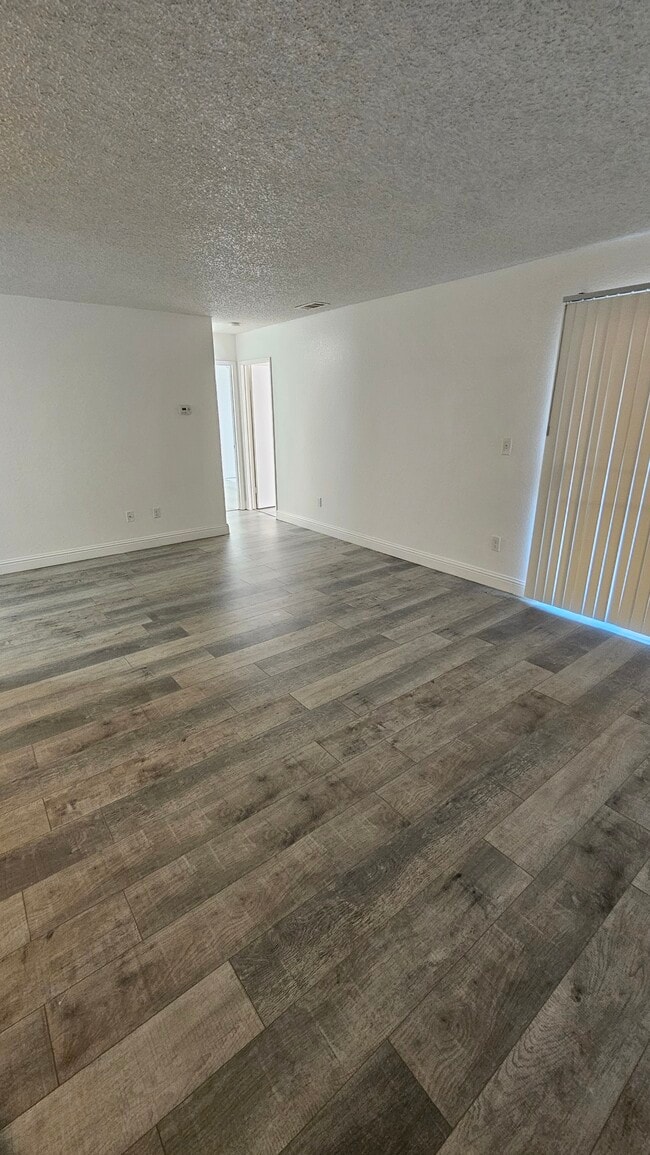 Building Photo - 468 Cherry Ln