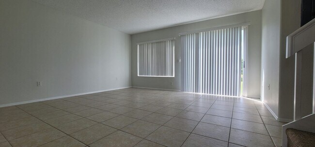 Building Photo - Lovely 2 story town home in Meadow Woods. ...