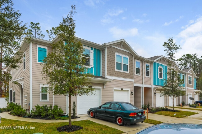 Building Photo - 7415 Palm Hills Dr