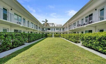 Building Photo - 9200 E Bay Harbor Dr