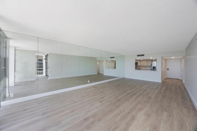 Foto del edificio - 7400 Sun Island Dr S