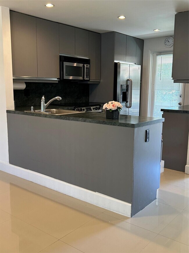 Foto del edificio - 2800 NE 14th Street Causeway