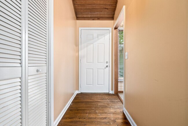 Foto del edificio - 4Bed/2Bath Available!