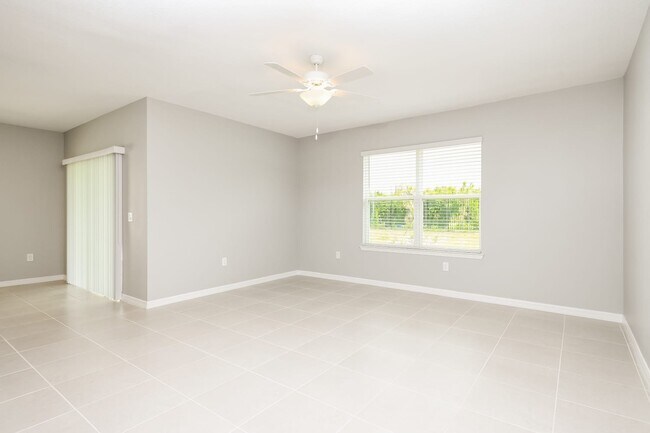 Foto del edificio - 129 Royal Fern Dr