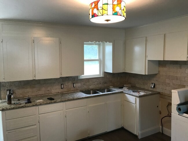 Building Photo - 3/2/1 Gilmer Fenced Yard