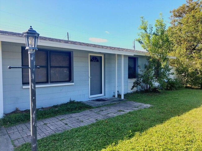Building Photo - 1415 Carioca Dr