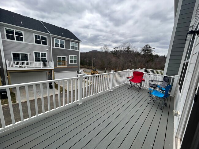 Foto del edificio - 2213 Swallowtail Ln