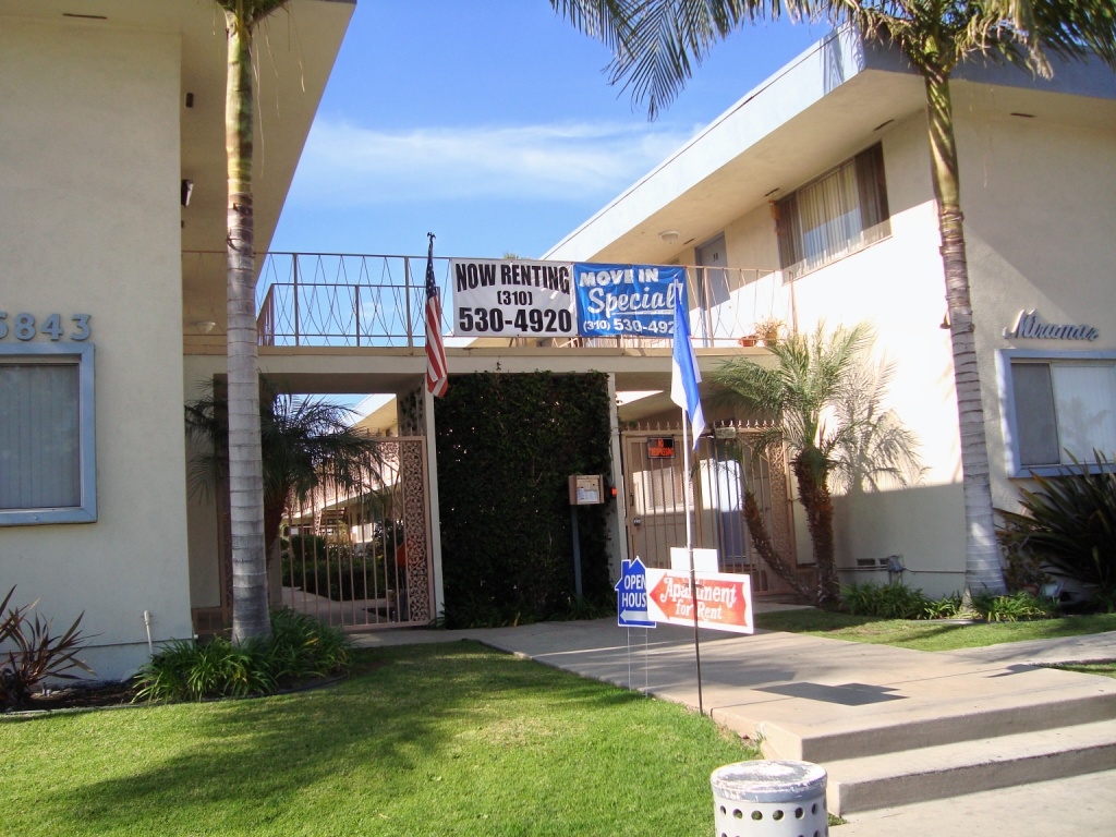 Primary Photo - Miramar Apartments