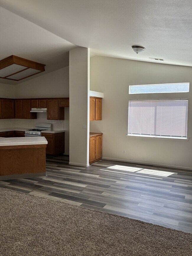 Foto del edificio - 3 Bedroom 2 Bath Home
