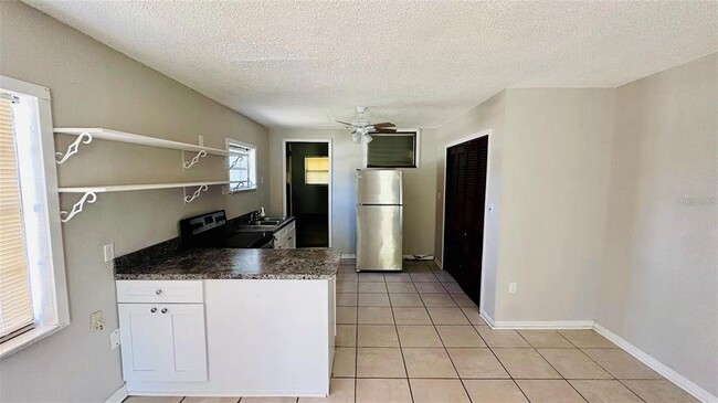 Building Photo - 1310 N Combee Rd