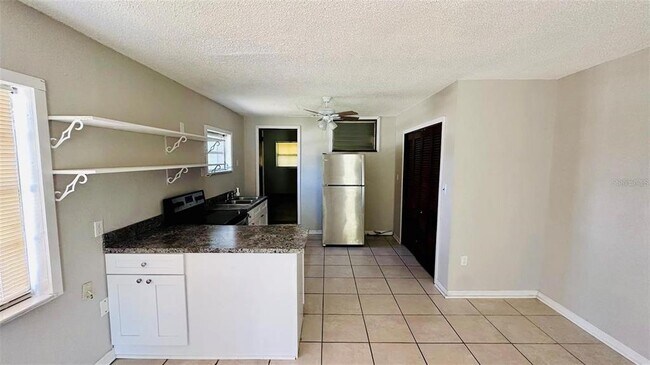 Foto del edificio - 1310 N Combee Rd