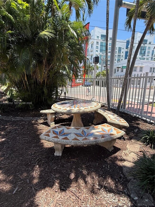 Foto del edificio - 7710 Harding Ave