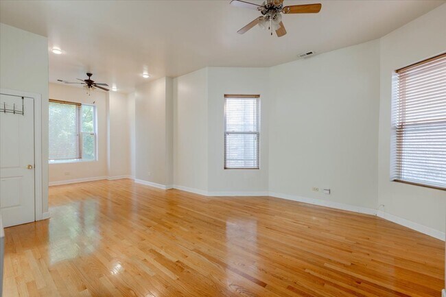 Foto del edificio - 4532 S St Lawrence Ave