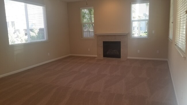 Building Photo - Classic 3/2 Home in Sacramento!
