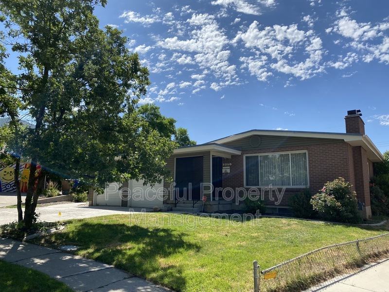 Primary Photo - 2250 Bryan Ave