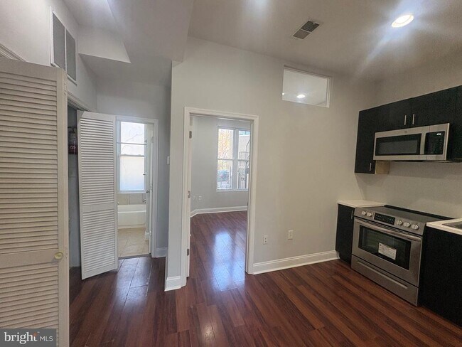 Foto del edificio - 543 Florida Ave NW