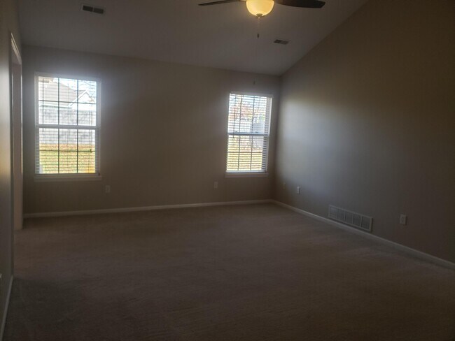 Building Photo - 511 Amazon Dr