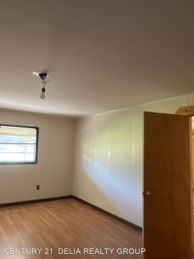 Building Photo - 3 br, 2 bath House - 909 Hickory St.