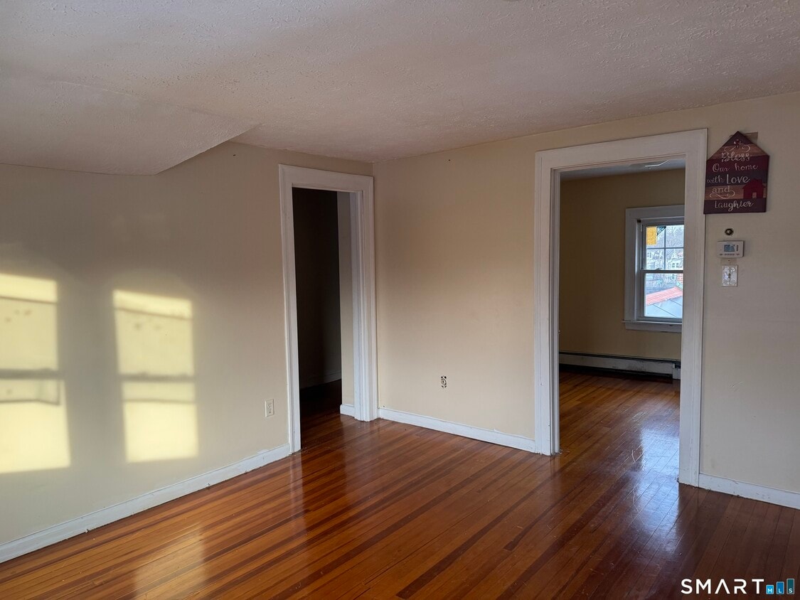 Building Photo - 138 E Barber St