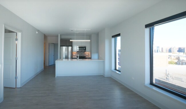 Building Photo - 1041 W Addison St