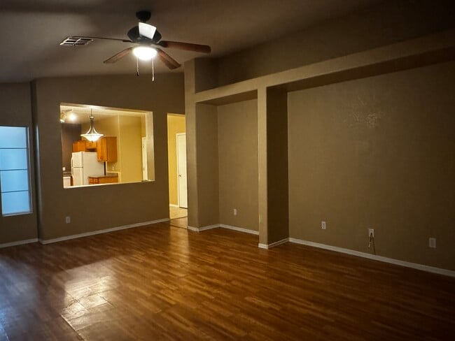 Building Photo - 10441 W Palm Ln