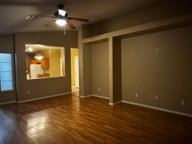 Foto del edificio - 10441 W Palm Ln